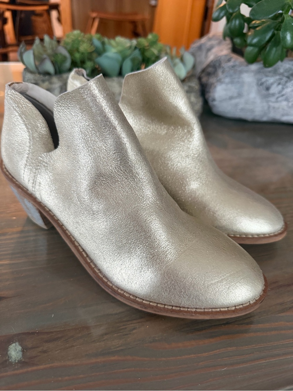 Kelsi Dagger Metallic Leather Gold Ankle Booties 6M